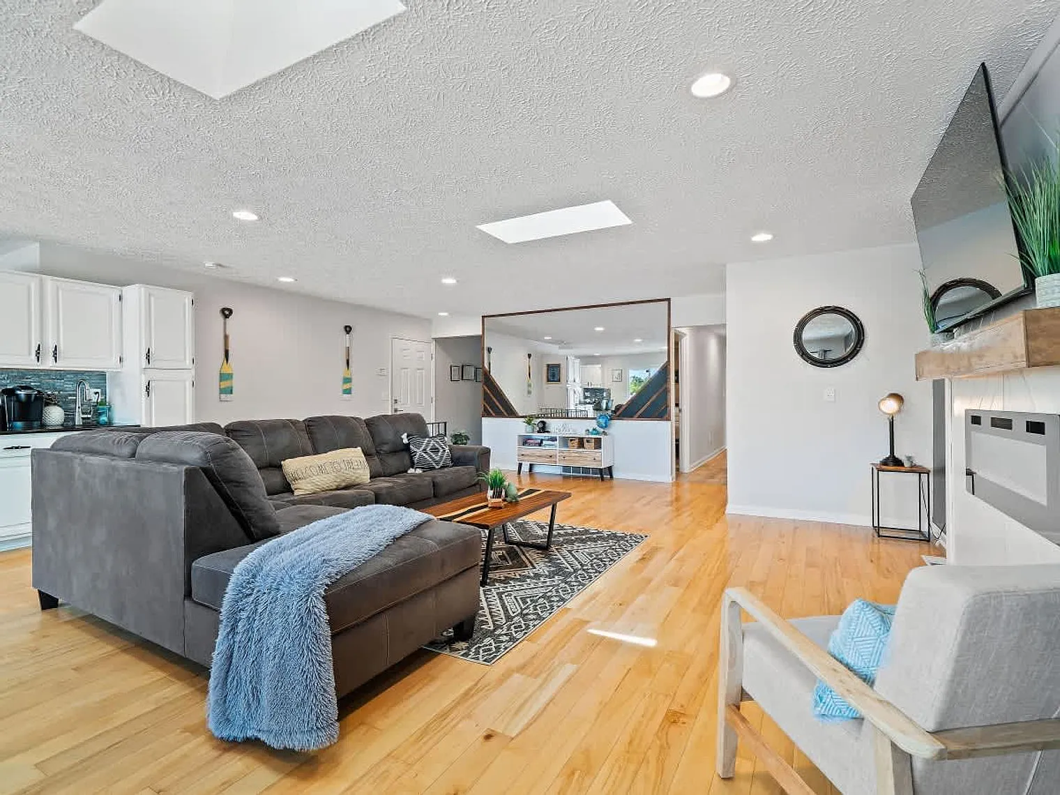 4 bed, 2.0 bath, 2142 sqft, $6,714 — Photo 3