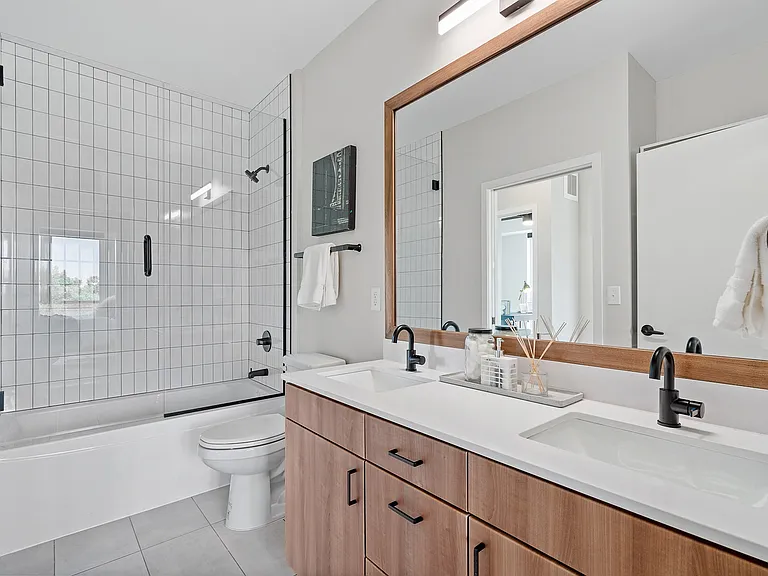 Huck Apartments — Photo 7
