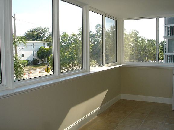 5th image of 131 Bluff View Dr APT 206