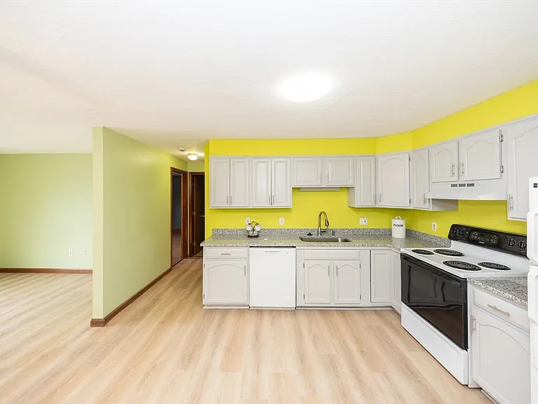 15 Houghton St #9 — Photo 2