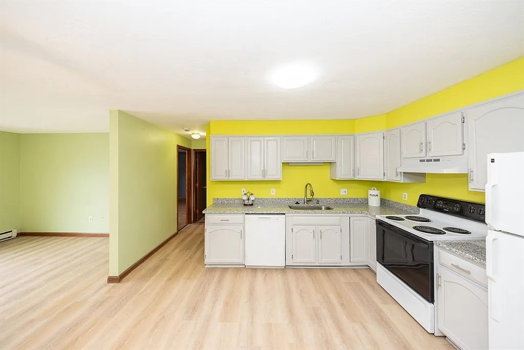 Building Photo - 15 Houghton St #9