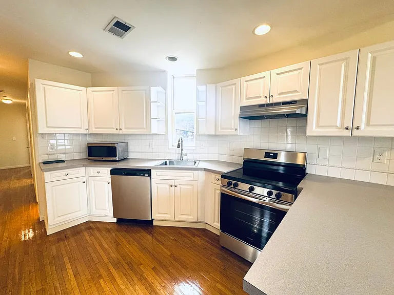 214 Warren St #4B — Photo 8
