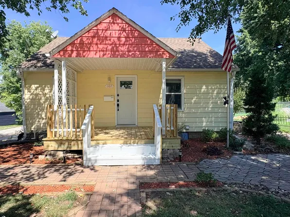 107 14th Ave E, Oskaloosa, IA 52577