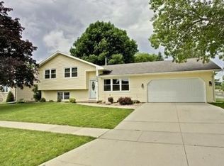 804 Lisa Dr, Waterloo, IA 50701