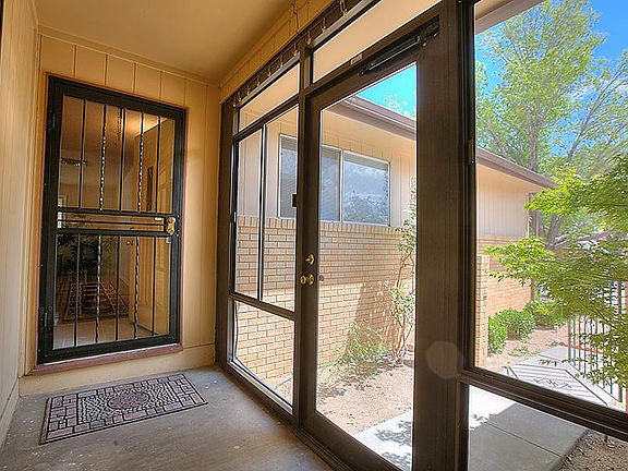 3rd image of 9217 La Barranca Ave NE
