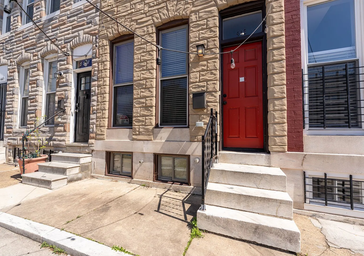 443 N Milton Avenue - 4-Bedroom, 2-Bathroom Townhouse — Photo 1