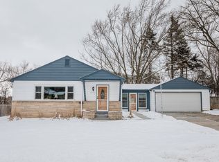 2924 W Rochelle Ave, Glendale, WI 53209