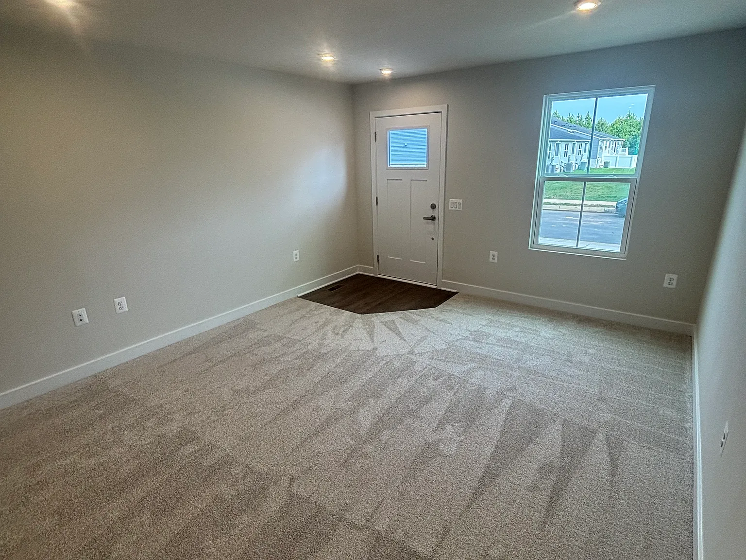 4 bed, 3.5 bath, 2274 sqft, $2,950 — Photo 4
