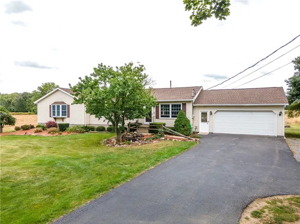 9357 Warsaw Rd, Le Roy, NY 14482