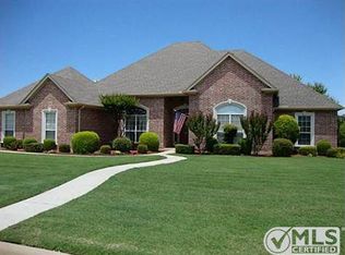 1115 Berkley Dr, Cleburne, TX 76033