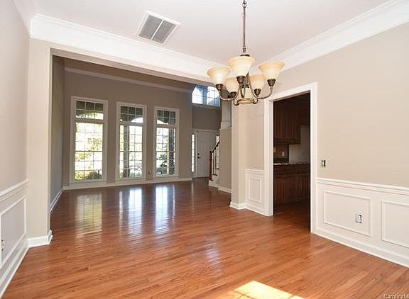 4th image of 5903 Waterelm Ln