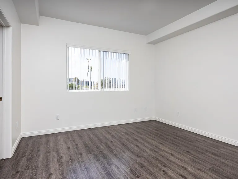 Vinton Court Apartments — Photo 19