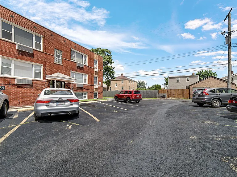 1307 Calumet Ave — Photo 2