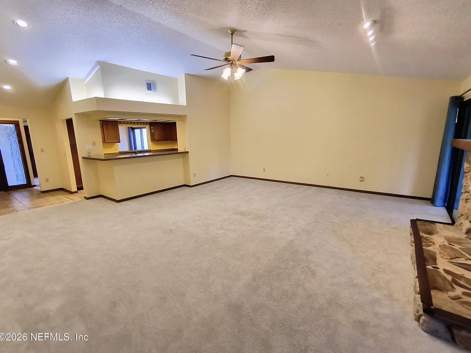 3 bed, 2.0 bath, 1743 sqft, $2,350 — Photo 4