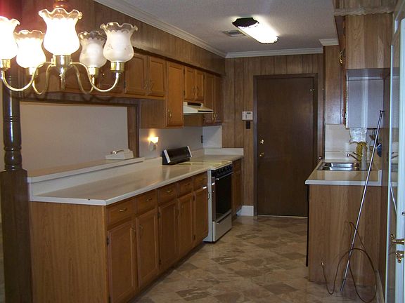 5th image of 404 Firethorn Dr