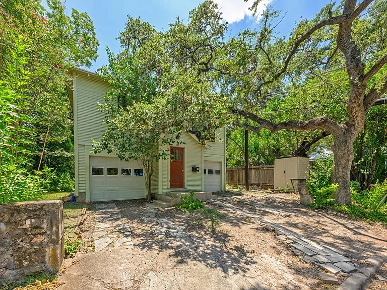 107 E Gibson St — Photo 3