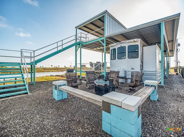 305 Zimmerman Rd, Port Lavaca, TX 77979