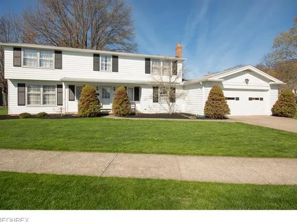 20705 Saratoga Dr, Fairview Park, OH 44126