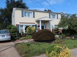 136 Belmill Rd, Bellmore, NY 11710