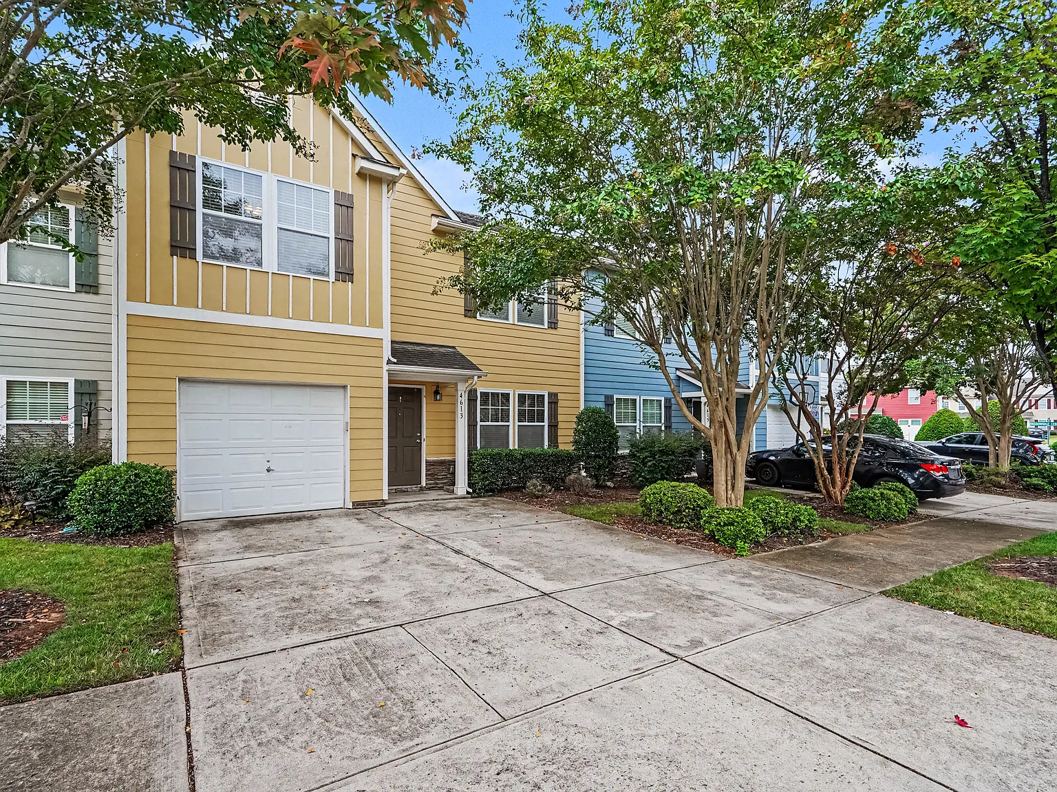 3 bed, 2.5 bath, 2040 sqft, $1,995 — Photo 3