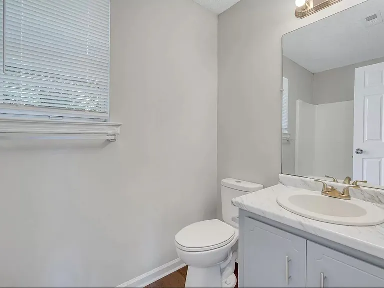 105 NE Shayna Dr — Photo 7