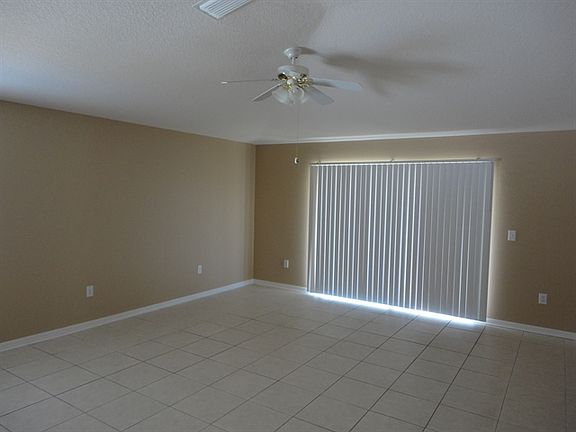 4th image of 2612 Queen Alberta Dr