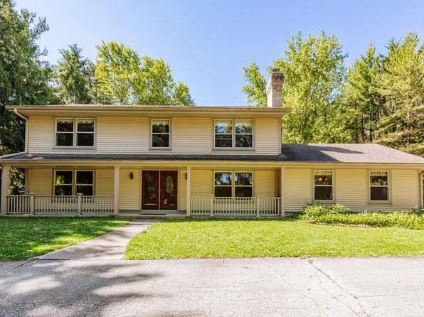 S67W24425 Skyline AVENUE, Waukesha, WI 53189