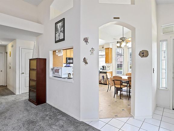 5th image of 2031 Zoe Ln