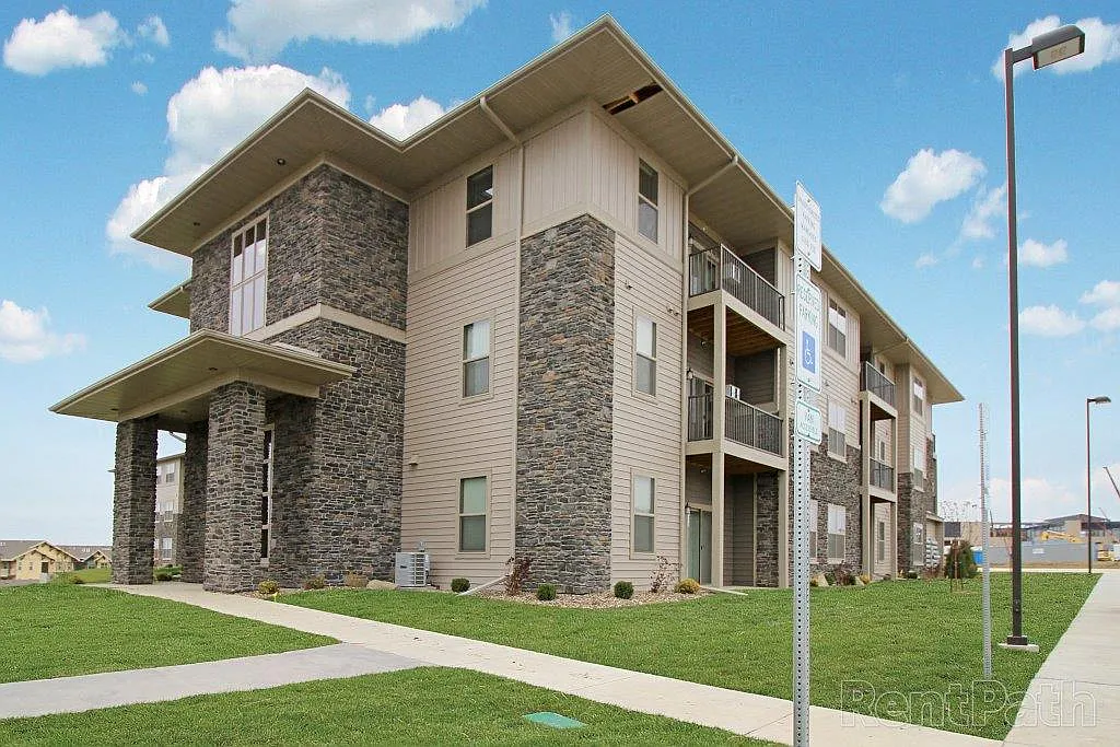 Brookledge Apartments — Photo 2