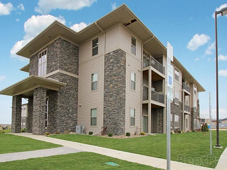 Brookledge Apartments — Photo 2