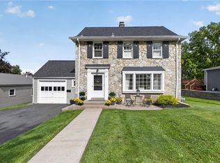 77 Hartford Ter, New Hartford, NY 13413