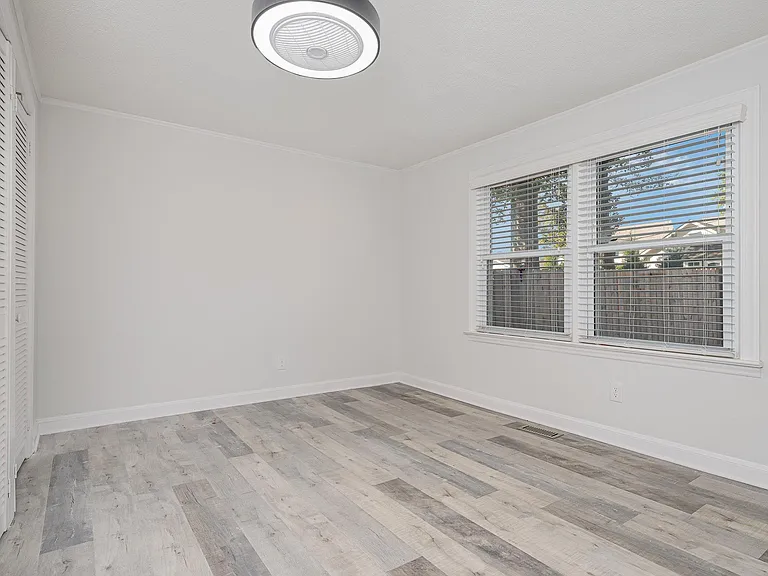 800 McDonald Ave — Photo 19