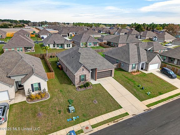 4th image of 11402 Crystal Lake Dr