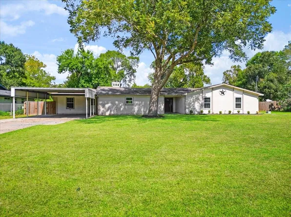6327 Westcreek Dr, Brookside Village, TX 77581