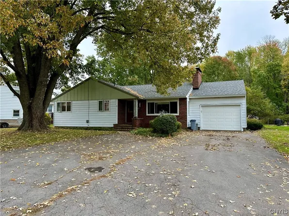 21 Frawley Dr, Fulton, NY 13069