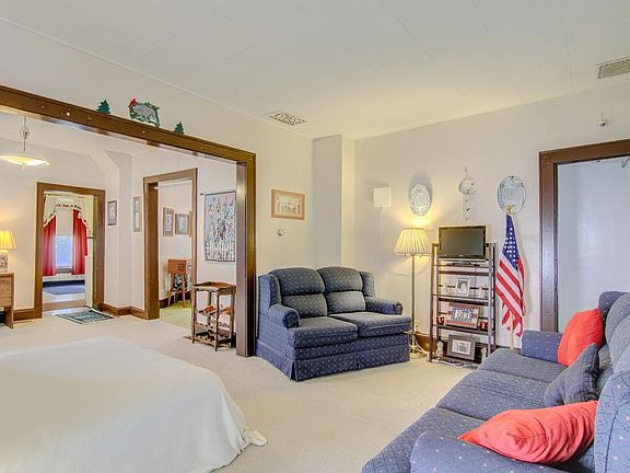 3rd image of 604 Nevada Ave E