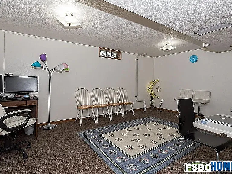 2615 Hawthorne Dr — Photo 17