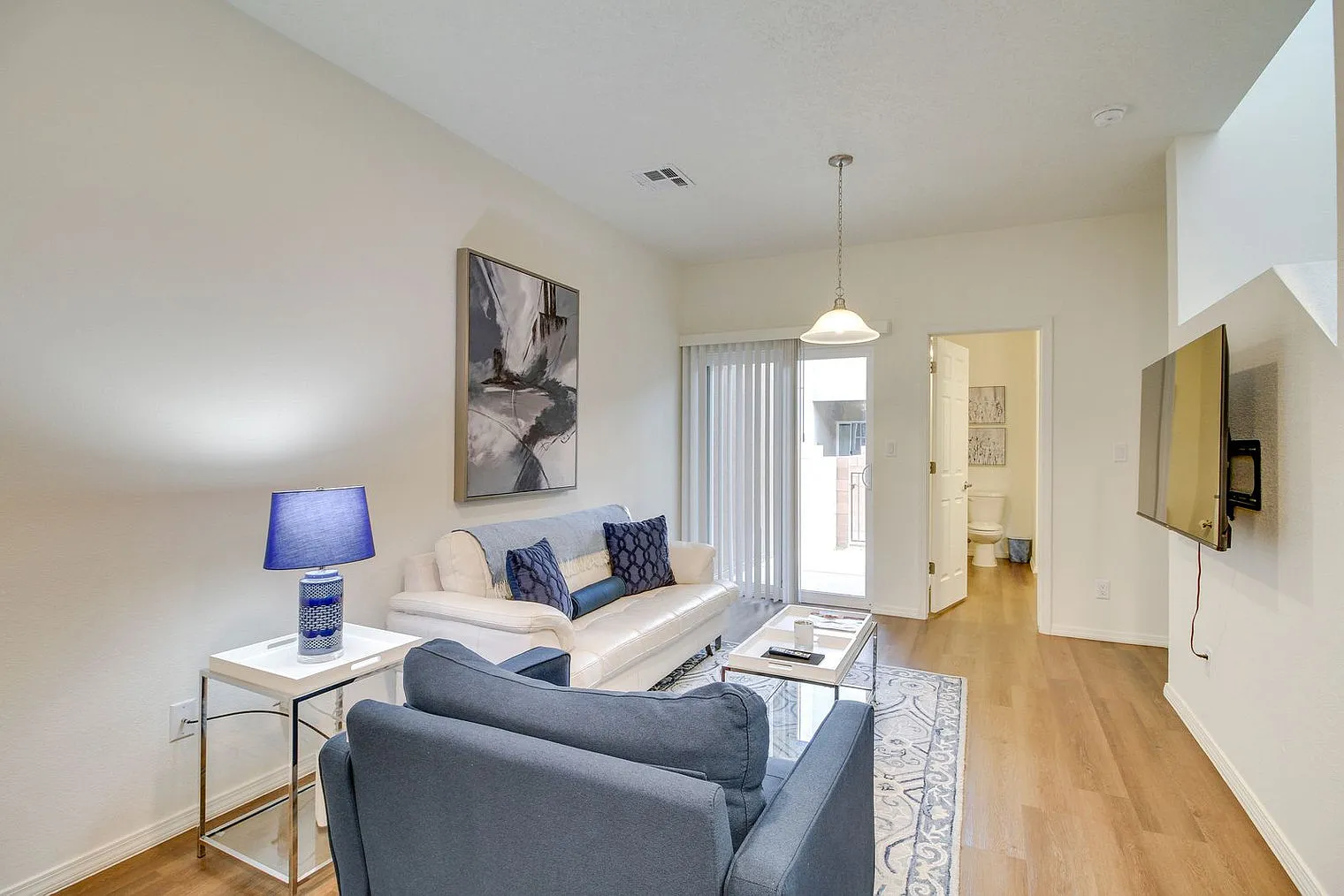4 bed, 2.0 bath, 1539 sqft, $4,120 — Photo 3
