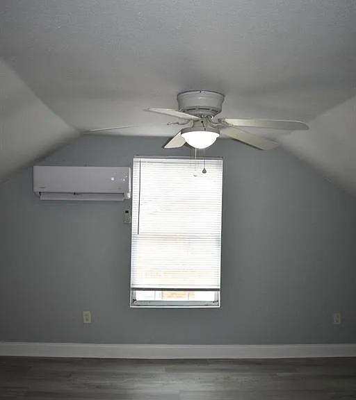 1511 N Summit Ave #2 — Photo 3