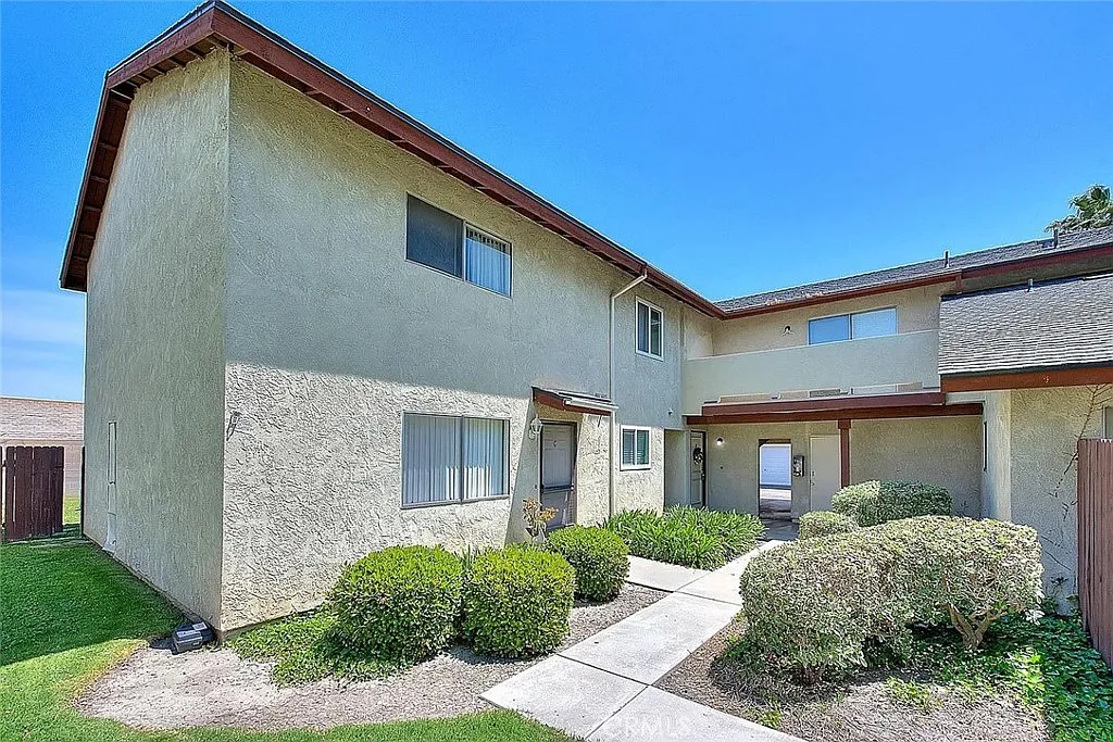 2 bed, 1044 sqft, $2,495 — Photo 3