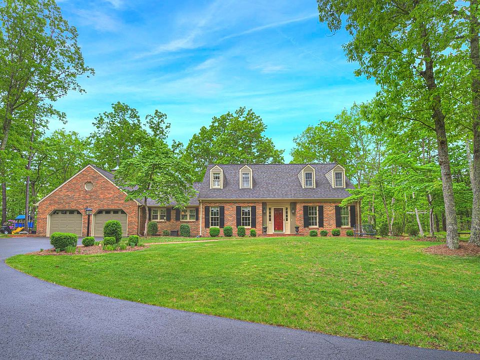 1st image of 3415 Laurel Dr