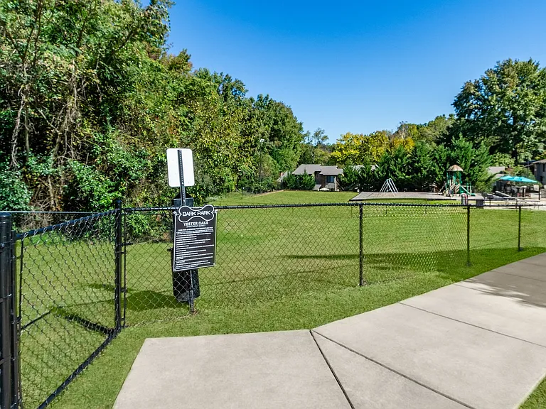 Yester Oaks Apartments — Photo 39