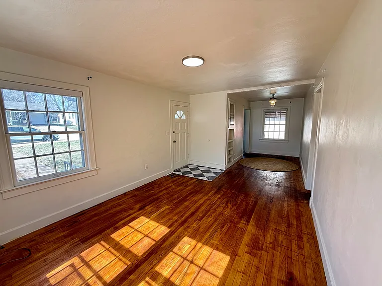 730 S Littler Ave — Photo 4