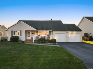 42 Lighthouse Rd, Babylon, NY 11702