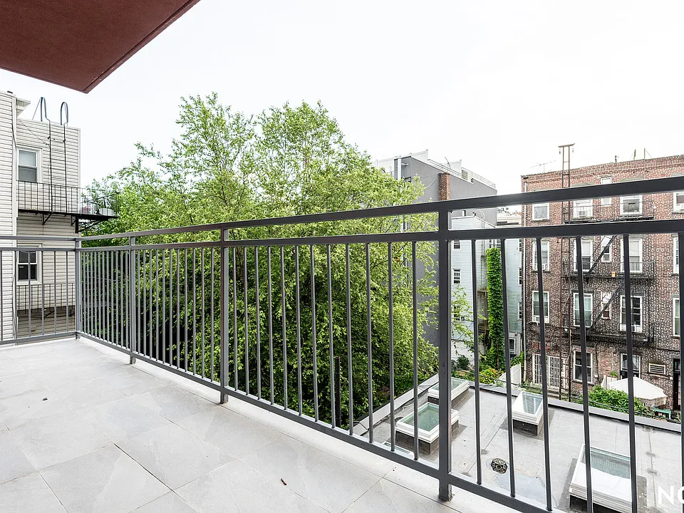 228 N 7th St #307