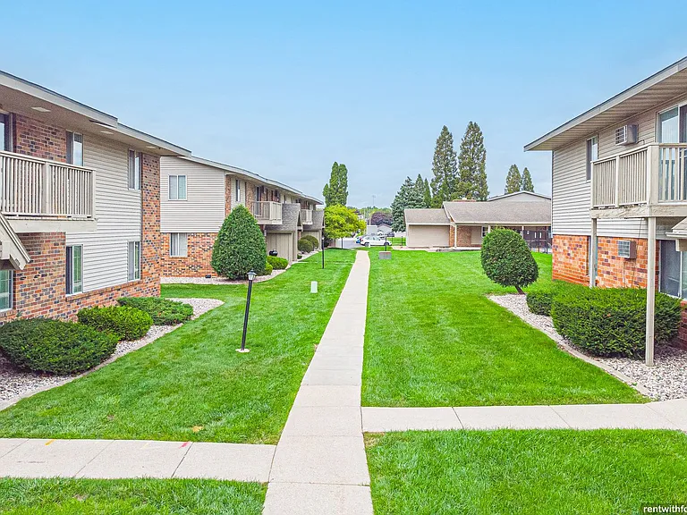 EVERGREEN PLACE — Photo 12