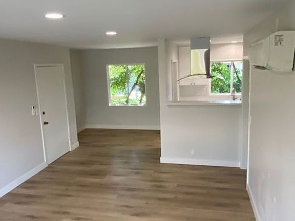 4th image of 239 S Madison Ave #10