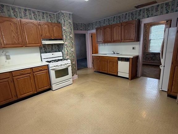 2nd image of 309 Roselle St