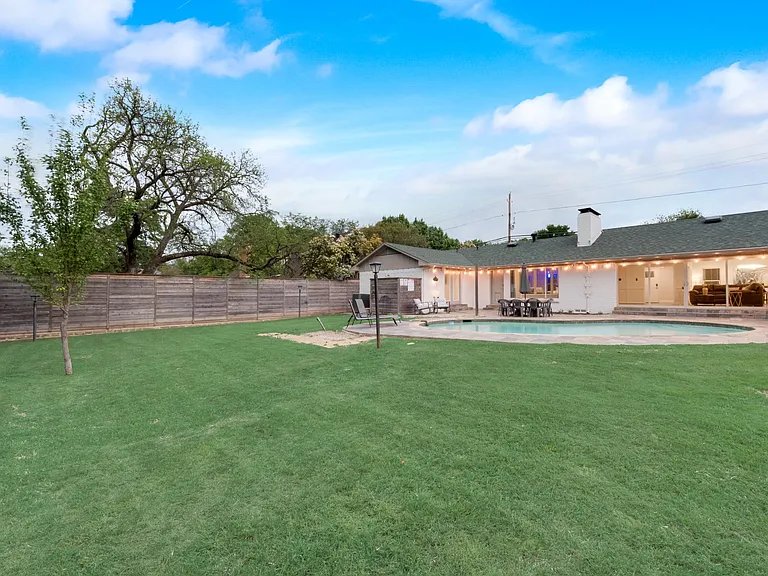 6217 Alpha Rd — Photo 40