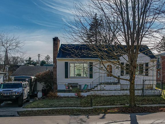 2nd image of 231 W Main St